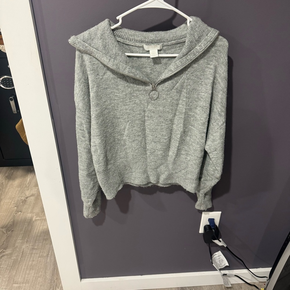 H&M Gray light quarter zip shirt. Medium